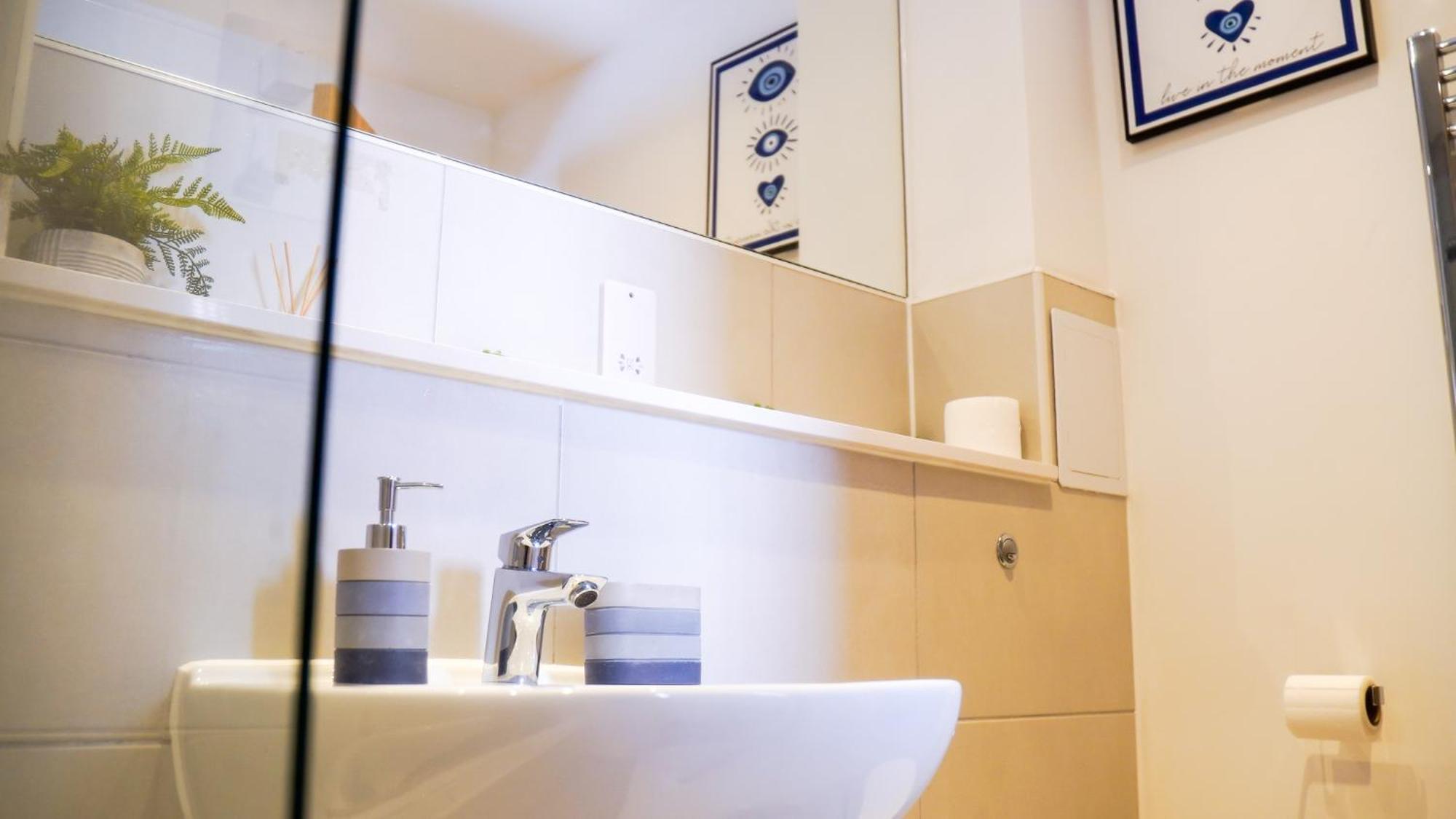 Manchester City Centre Apt With Balcony & Free Parking - Including Free 1-Hour Late Check-Out For Bookings On The 29Th 31St May, Justeat Voucher For 2-Night Stays Minimum! Dış mekan fotoğraf