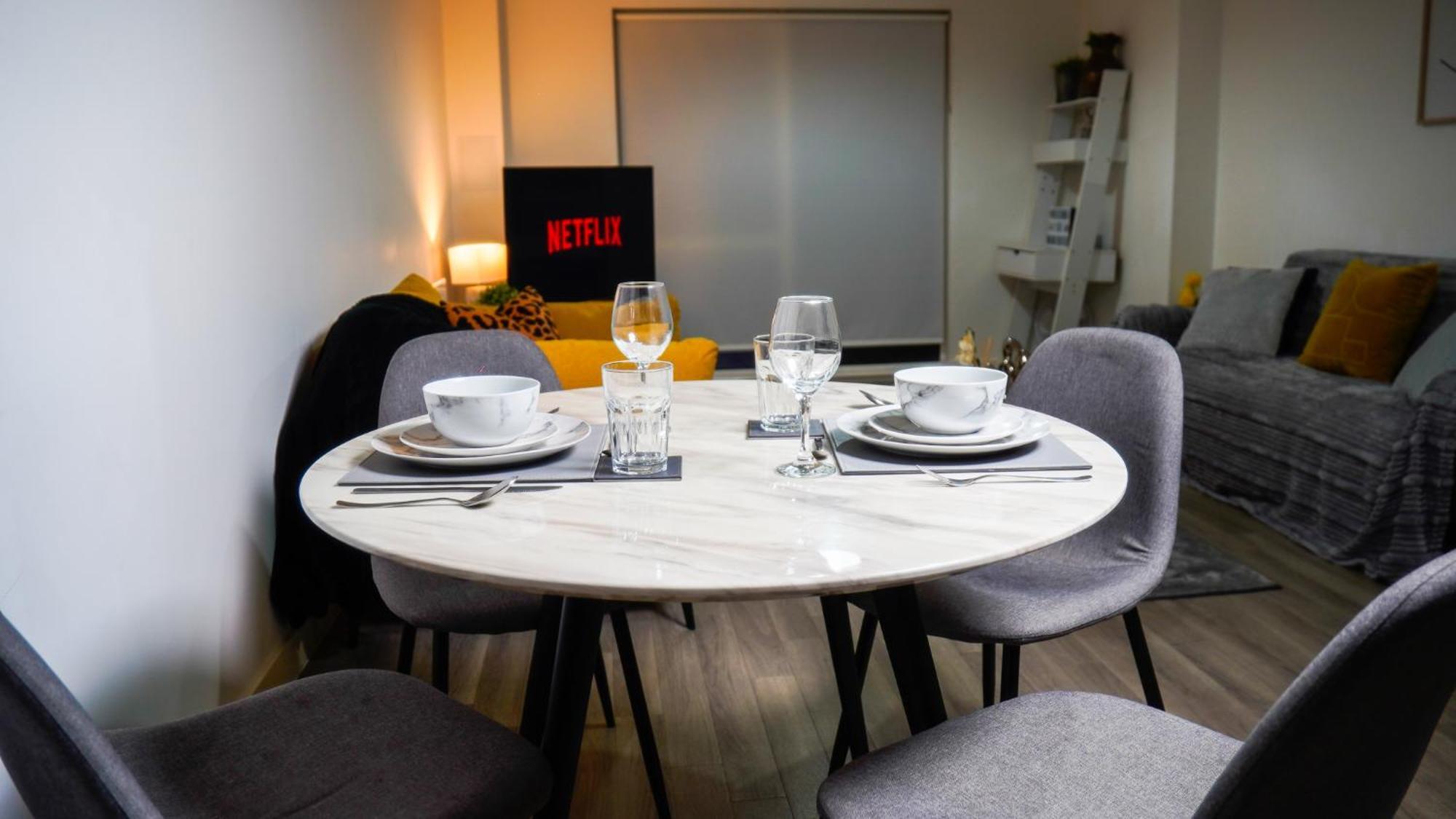 Manchester City Centre Apt With Balcony & Free Parking - Including Free 1-Hour Late Check-Out For Bookings On The 29Th 31St May, Justeat Voucher For 2-Night Stays Minimum! Dış mekan fotoğraf