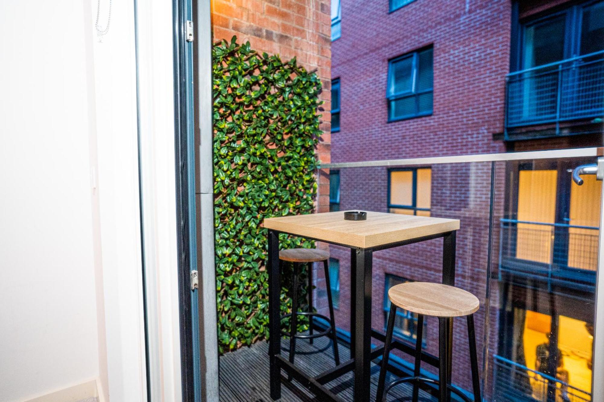Manchester City Centre Apt With Balcony & Free Parking - Including Free 1-Hour Late Check-Out For Bookings On The 29Th 31St May, Justeat Voucher For 2-Night Stays Minimum! Dış mekan fotoğraf