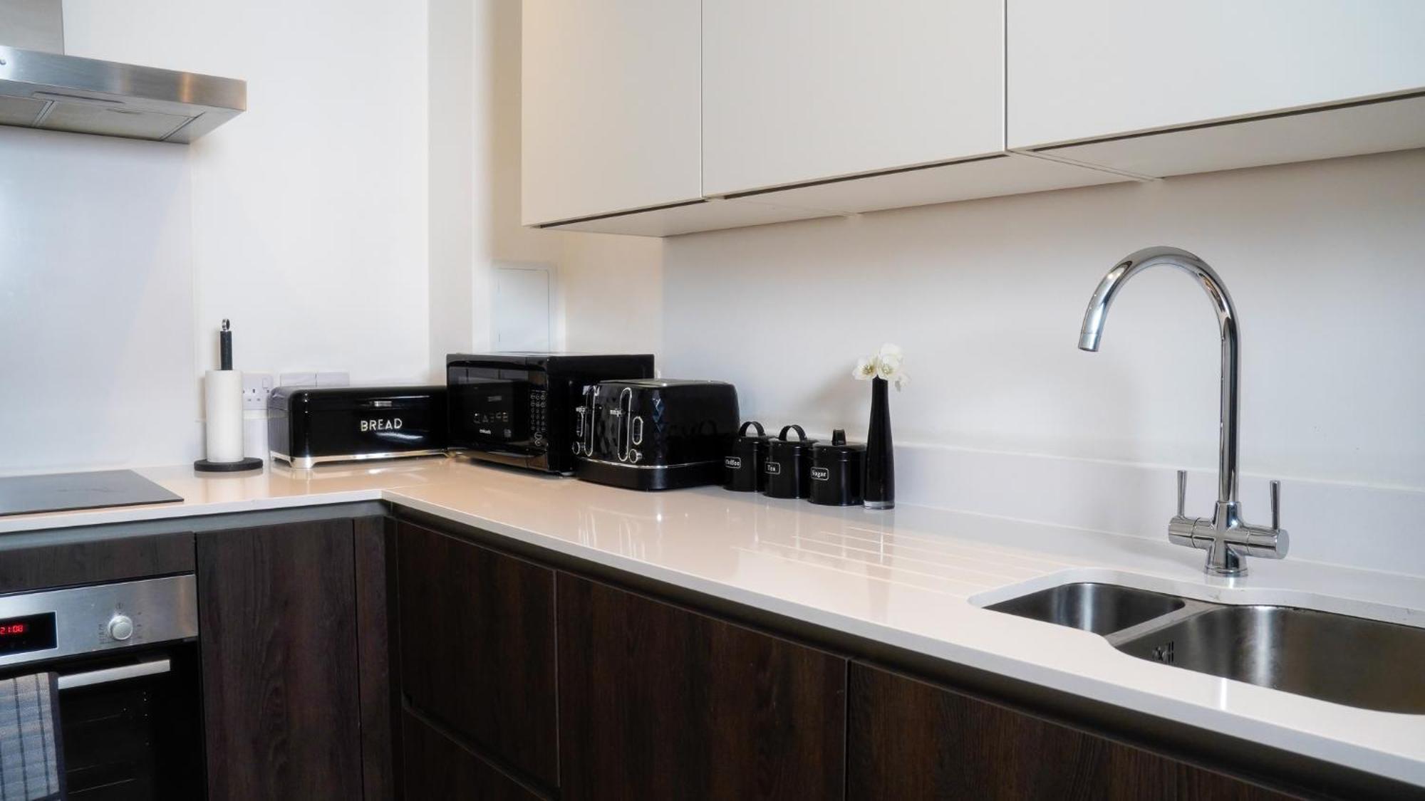 Manchester City Centre Apt With Balcony & Free Parking - Including Free 1-Hour Late Check-Out For Bookings On The 29Th 31St May, Justeat Voucher For 2-Night Stays Minimum! Dış mekan fotoğraf