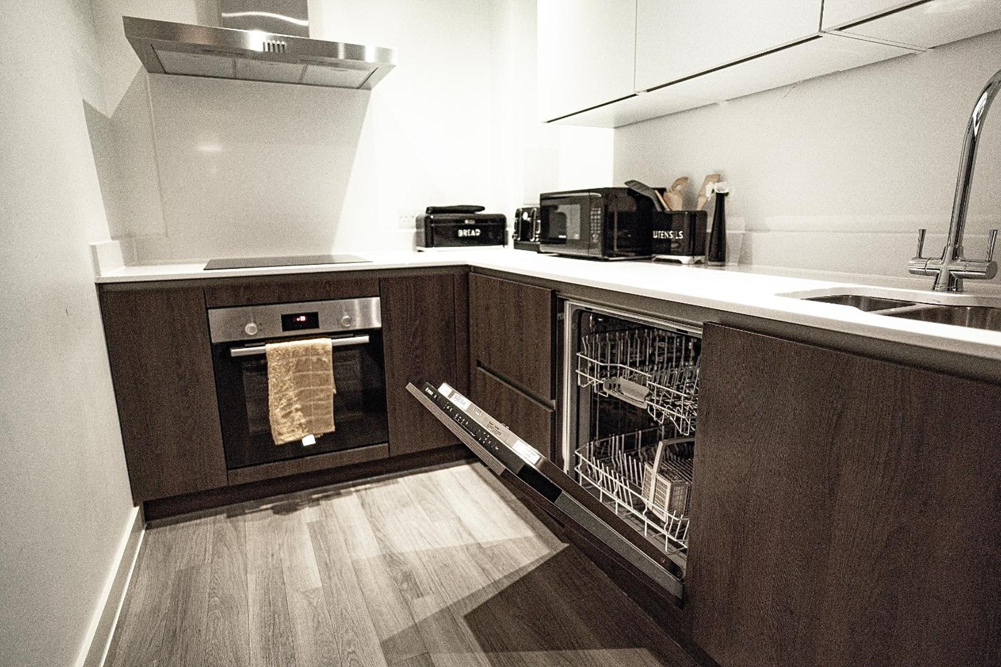 Manchester City Centre Apt With Balcony & Free Parking - Including Free 1-Hour Late Check-Out For Bookings On The 29Th 31St May, Justeat Voucher For 2-Night Stays Minimum! Dış mekan fotoğraf